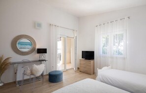 6 slaapkamers, een strijkplank/strijkijzer, reisbedje, gratis wifi