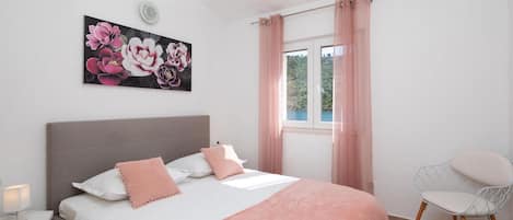 6 Schlafzimmer, BĂŒgeleisen/BĂŒgelbrett, Reisekinderbett, kostenloses WLAN