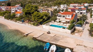 A coastal residential area with houses, a swimming pool, and a beach. - Lovely home in Rogoznica (Rogoznica)