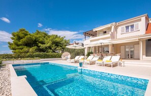 A heated pool - Lovely home in Rogoznica (Rogoznica)