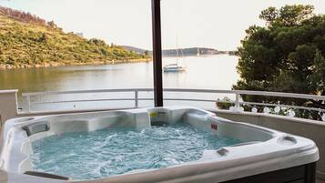 Bain à remous extérieur