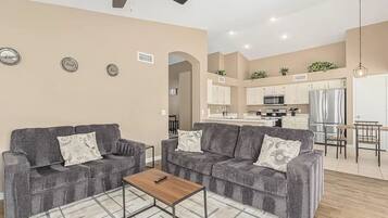 Una Smart TV, libros