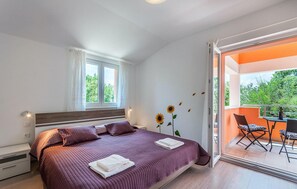 4 bedrooms, iron/ironing board, free WiFi, bed sheets - Pet friendly home in Labin - Rabac (Labin - Rabac)