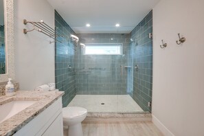 Shower, hair dryer, towels - EV Charger, Coastal Serenity by SeaBreeze Vacation (Anna Maria)
