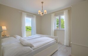 4 chambres, fer et planche à repasser, lit parapluie, Wi-Fi gratuit