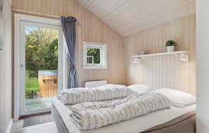 3 bedrooms, travel crib, free WiFi