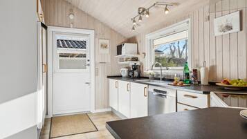 Réfrigérateur, plaque de cuisson, lave-vaisselle, cafetiÚre/bouilloire