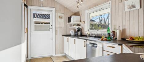 Réfrigérateur, plaque de cuisson, lave-vaisselle, cafetiÚre/bouilloire