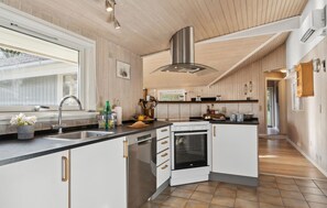 Réfrigérateur, surface de cuisson, lave-vaisselle, cafetiÚre-théiÚre