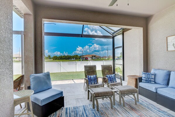 Terrace/patio - The Cape Escape - New Heated Saltwater Pool. Just 10 minutes from Matlacha. (Cape Coral)