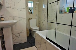 Shower - Lovely Family Home in Rainham. Relax at this peaceful home away from home.
 (Rainham)