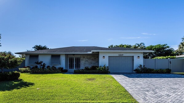 Unclassified image, 1 of 20, button