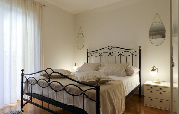 3 chambres, fer et planche à repasser, lit parapluie, Wi-Fi gratuit