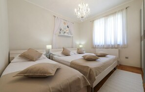 3 bedrooms, iron/ironing board, travel cot, free WiFi