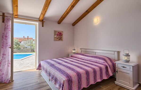 3 chambres, fer et planche à repasser, lit parapluie, Wi-Fi gratuit