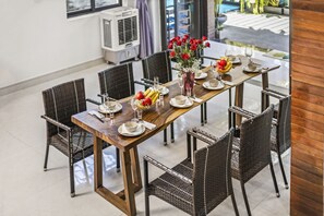 Family Villa | In-room dining - Rosemary Villa near Han River  (Da Nang)