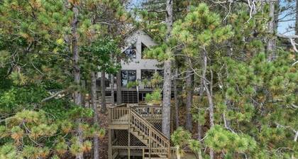 Updated, Tranquil Retreat on Round Lake - 3 Bed, 3 Bath with Sleeping Loft