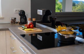 Refrigerador, microondas, horno y lavavajillas