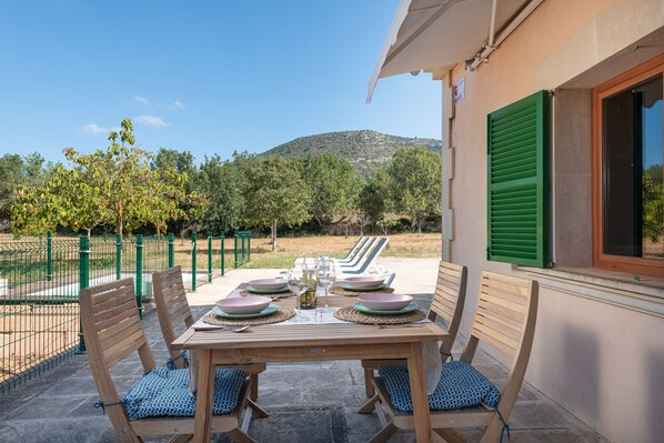 Outdoor dining