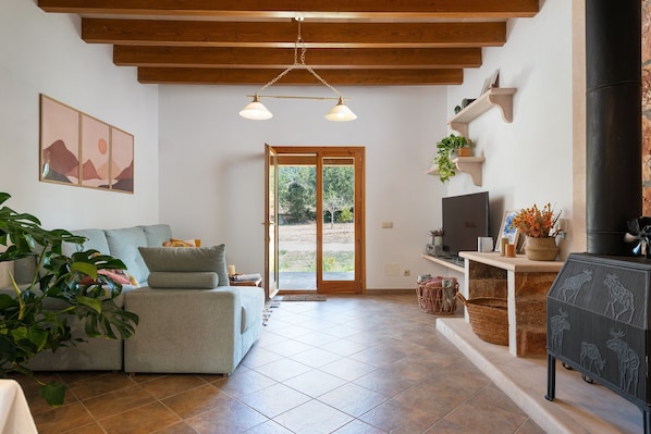 TV - CAN TACO - Beautiful finca with private pool. Free WiFi. (Llucmajor)