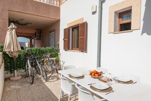 Outdoor dining - VENT DE XALOC - Charming town house near the sea - Free WiFi (Campos)
