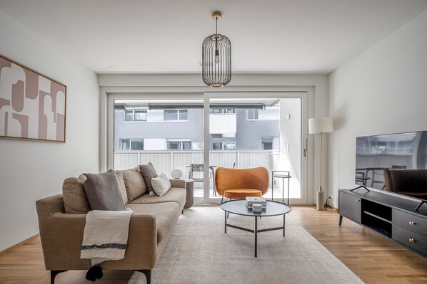 TV, stereo - Luxe Altstetten 1BR w/ Storage Area & W/D, nr Shops, by Blueground (Zurich)