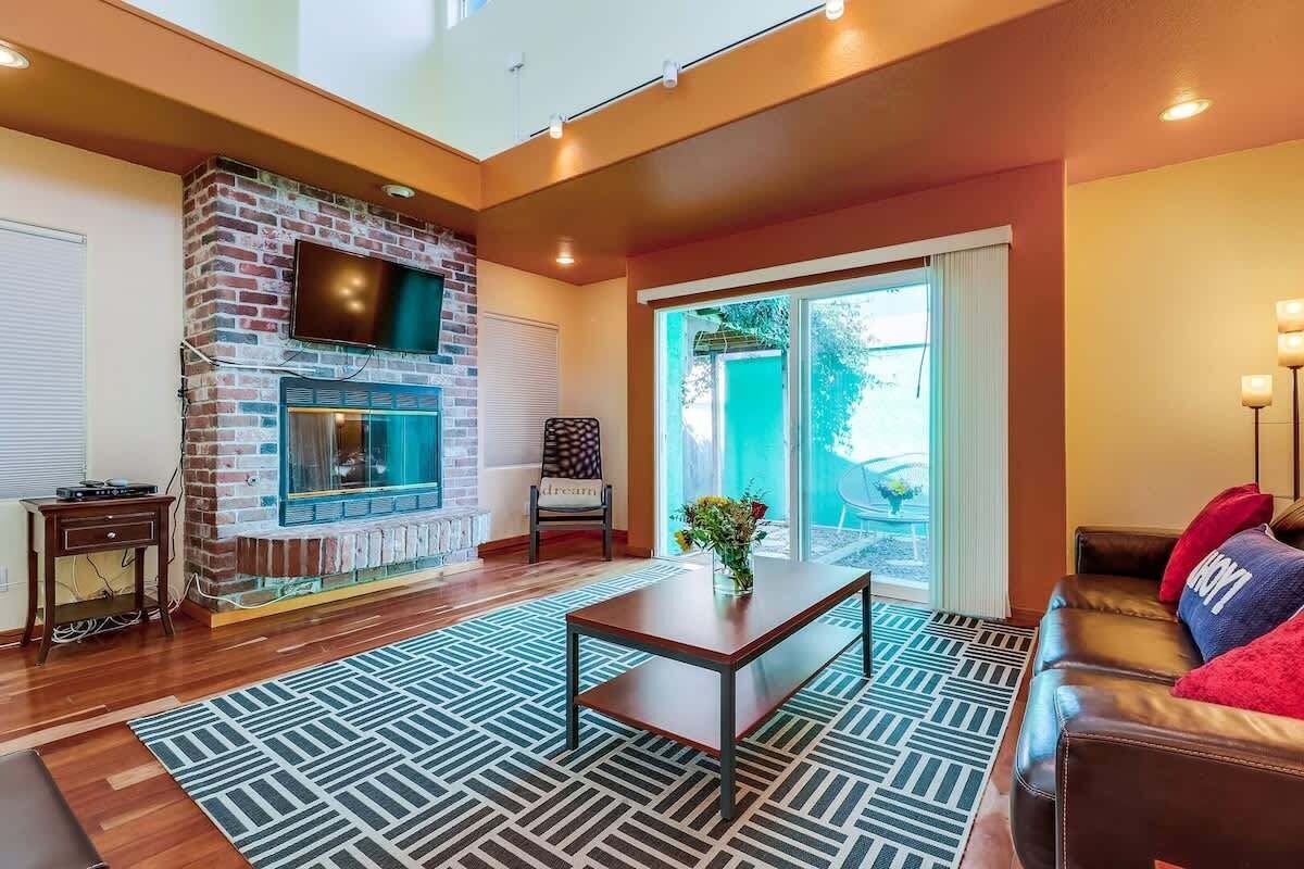 TV, fireplace