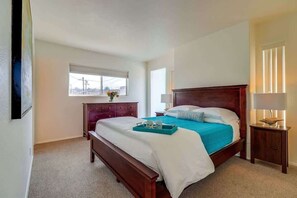 2 bedrooms, iron/ironing board, WiFi