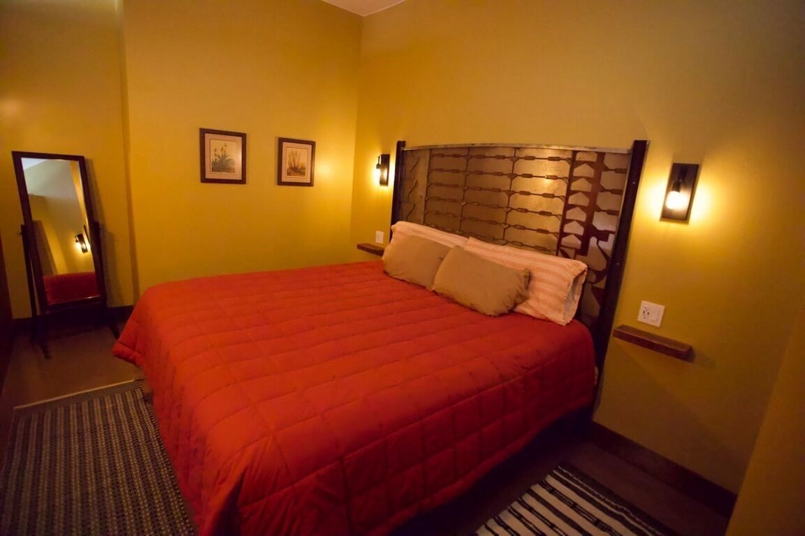 1 bedroom, desk, WiFi, bed sheets