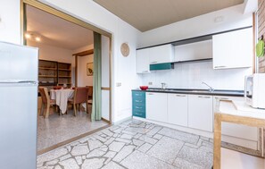 Fridge, stovetop