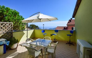 Outdoor dining - Cozy home in Magliolo with sauna (Magliolo)