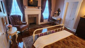 6 bedrooms, iron/ironing board, free WiFi, bed sheets