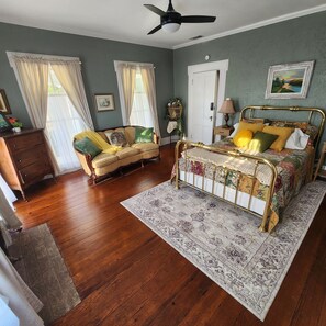 6 dormitorios, tabla de planchar con plancha, wifi gratis y ropa de cama