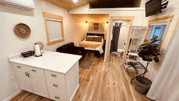 1 dormitorio, tabla de planchar con plancha, cuna de viaje y wifi gratis