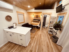 1 bedroom, iron/ironing board, travel cot, free WiFi