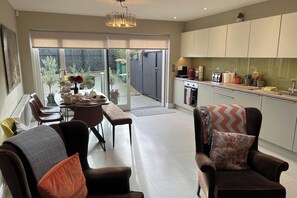 Interior - 4 Bed House Sleeps 7 - Parking, Garden, Wifi (Killarney)