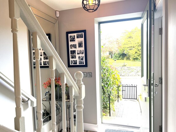 Interior - 4 Bed House Sleeps 7 - Parking, Garden, Wifi (Killarney)