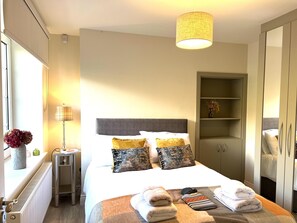 4 bedrooms, iron/ironing board, WiFi, bed sheets - 4 Bed House Sleeps 7 - Parking, Garden, Wifi (Killarney)