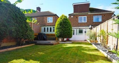 Lovely Family Home in Rainham. A home away from home, a perfect choice for stays