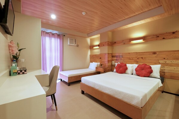 Elite Double Room | Desk, laptop workspace, free WiFi, bed sheets