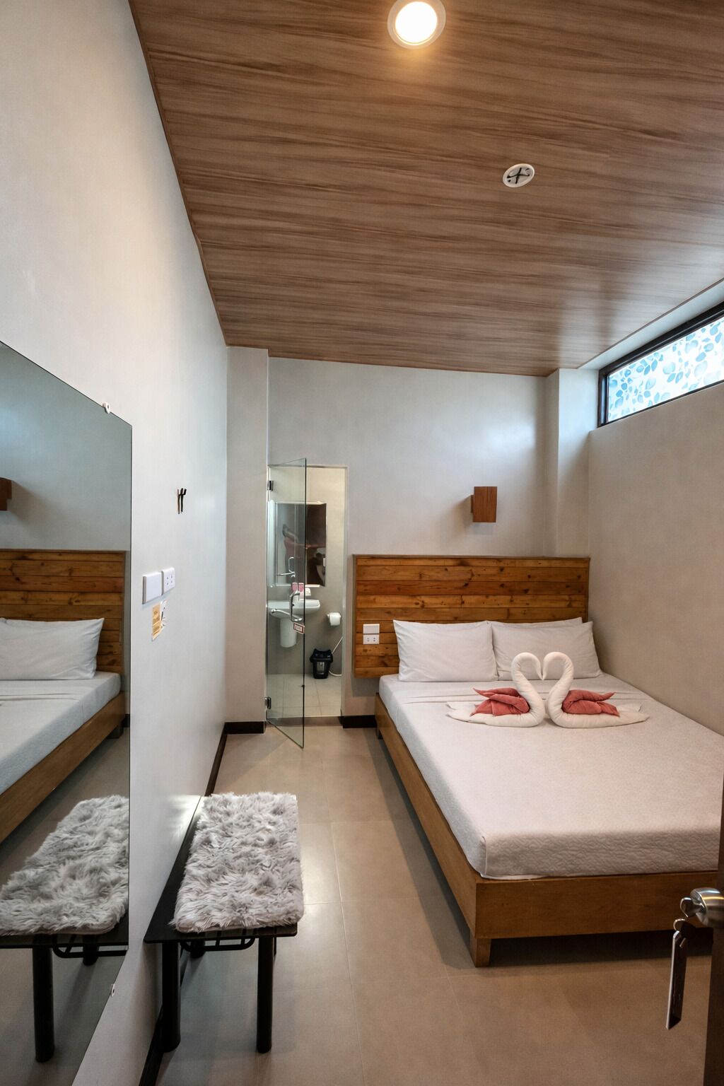 غرفة سوبيريور مزدوجة أو بسريرين منفصلين | مكتب ومساحة عمل للكمبيوتر المحمول وتجهيزات عازلة للصوت وواي فاي مجانًا