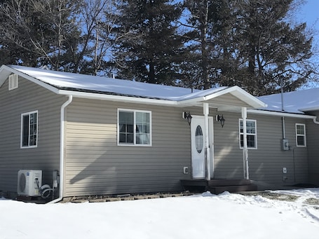 Exterior. Craigmont Getaway
Get comfortable and enjoy plenty of space and cozy fireplace!