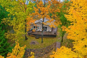 Exterior - Sunset Getaway - 4BR Lakefront + Boats & Kayak (Nekoosa)