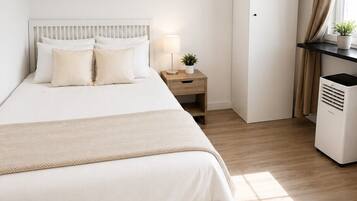 1 dormitorio, tabla de planchar con plancha, cuna de viaje y wifi