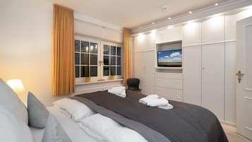 2 chambres, coffres-forts dans les chambres, fer et planche Ă repasser