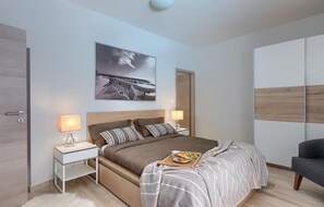 4 bedrooms, iron/ironing board, travel cot, free WiFi