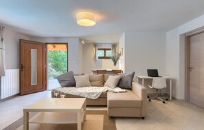 TV - Beautiful home in Pazin (Pazin)