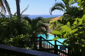 Pool - Bungalow 4 Pers. Vue mer et Montagne, Cuisine Équipée. Réservez un Paradis! (Deshaies)