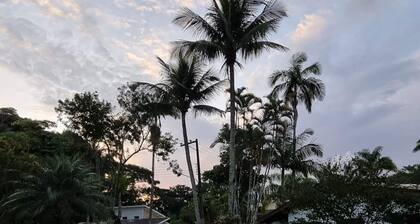 Casa em Condominio Fechado com Piscina