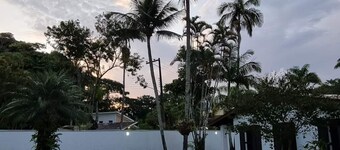 Casa em Condominio Fechado com Piscina